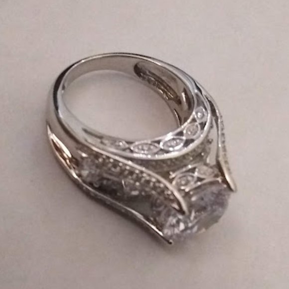 Pretty "Diamond" solitaire ring in silver size 7 - Picture 5 of 7